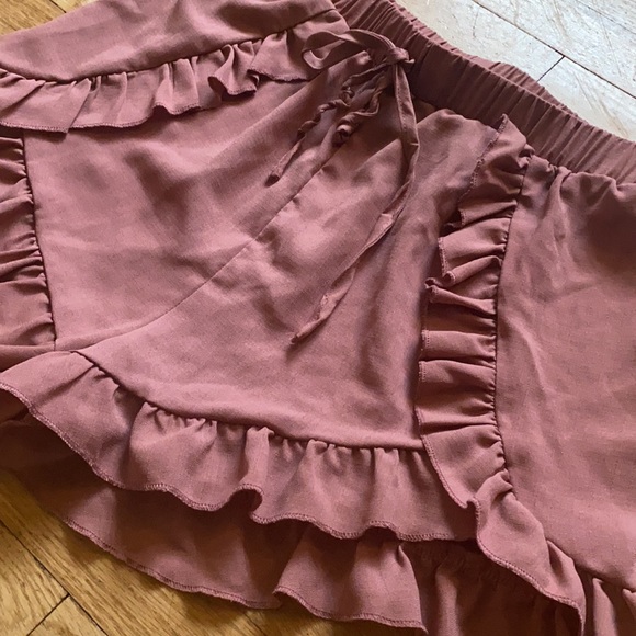 Dusty Rose Ruffle Shorts - Picture 3 of 7